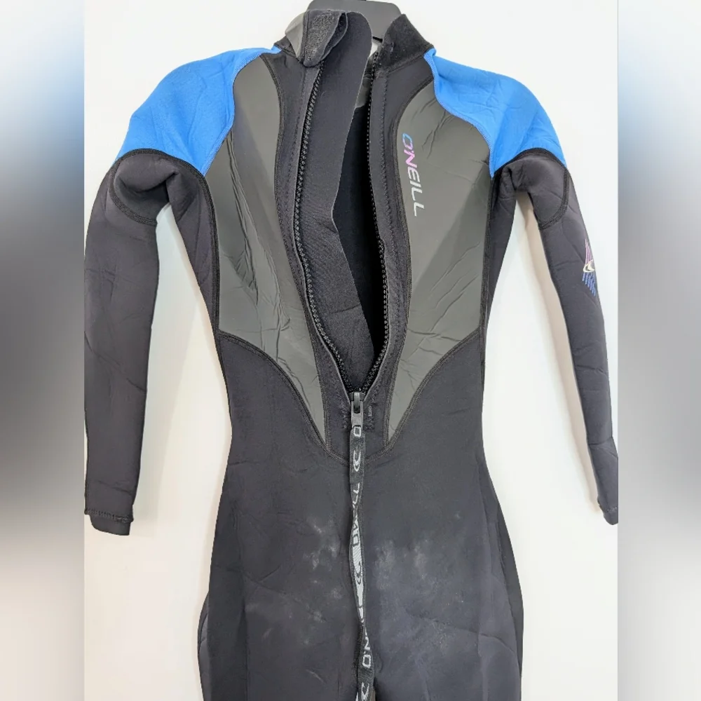 Black and Blue Wetsuit - Picture 2 of 11